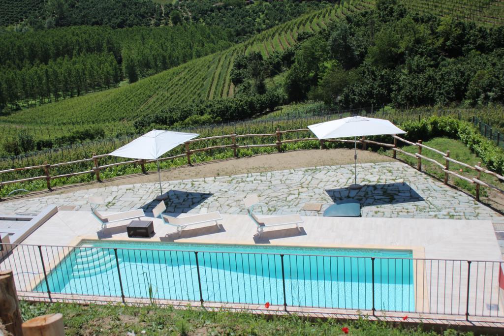 Poggio Dei Farinetti Bed & Breakfast Diano dʼAlba Eksteriør bilde
